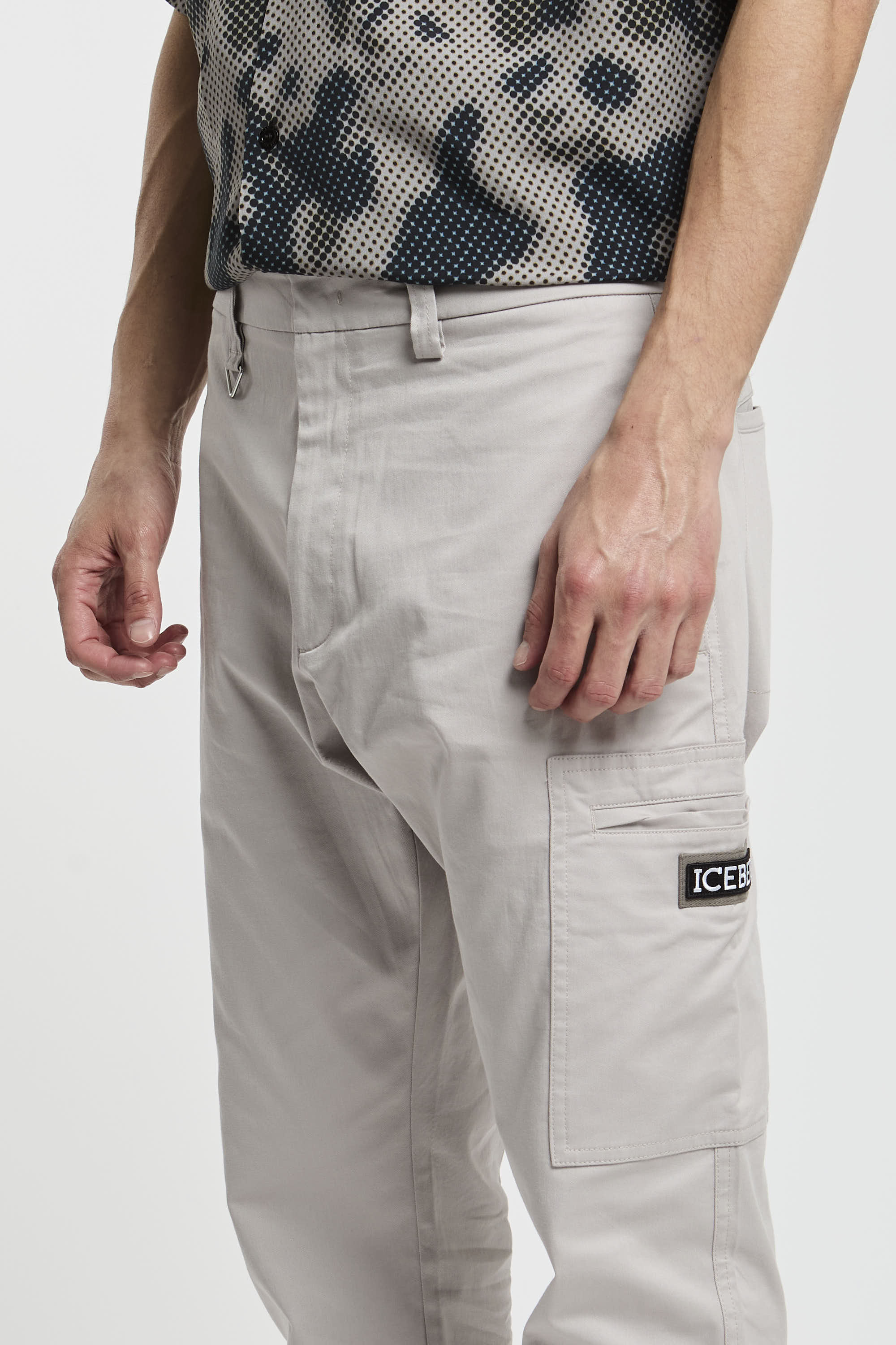 Pantalone con tasca laterale-5