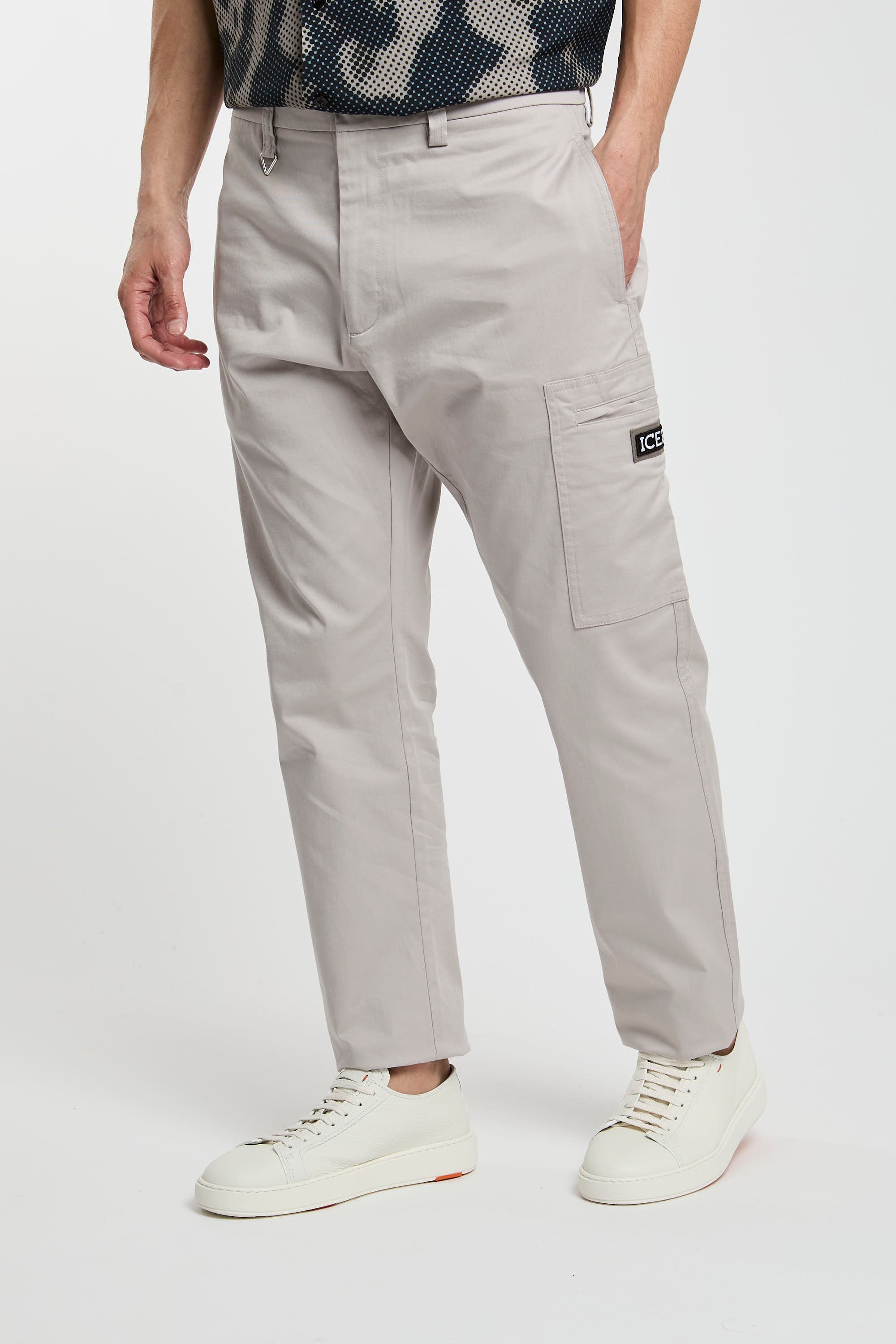 Pantalone con tasca laterale-1