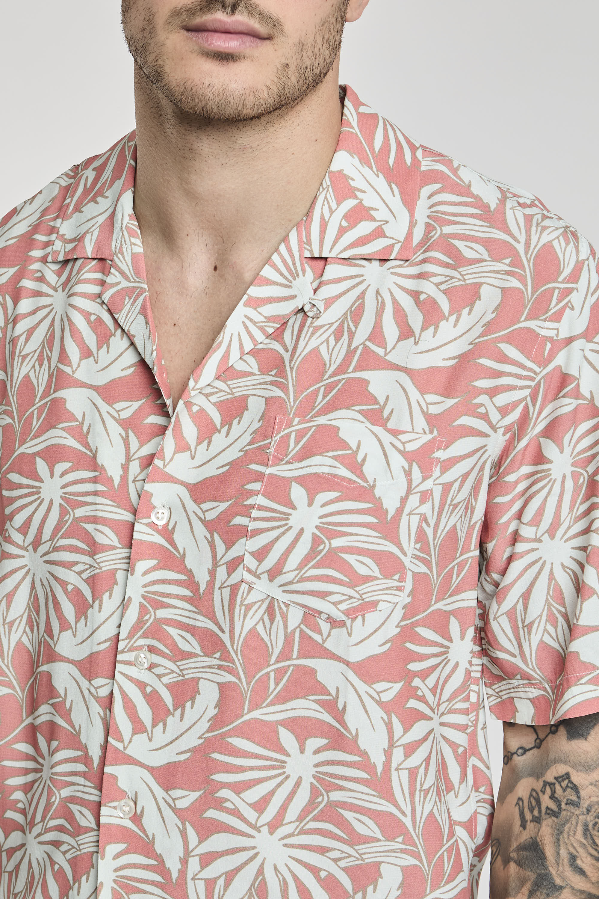 Camicia con stampa tropical-3