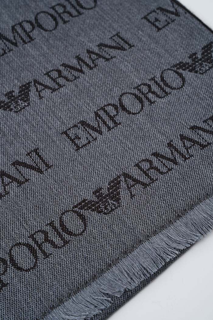 jacquard-schal-mit-logo-und-fransen-3