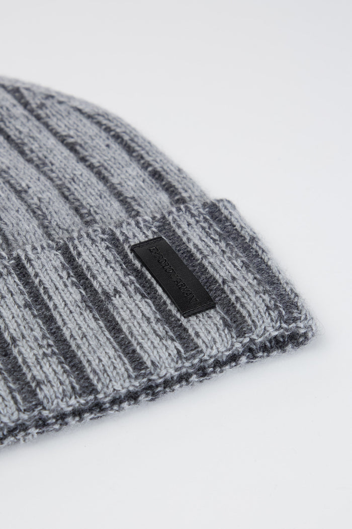 mutze-aus-woll-und-kaschmirmischung-mit-interrippenstrick-2