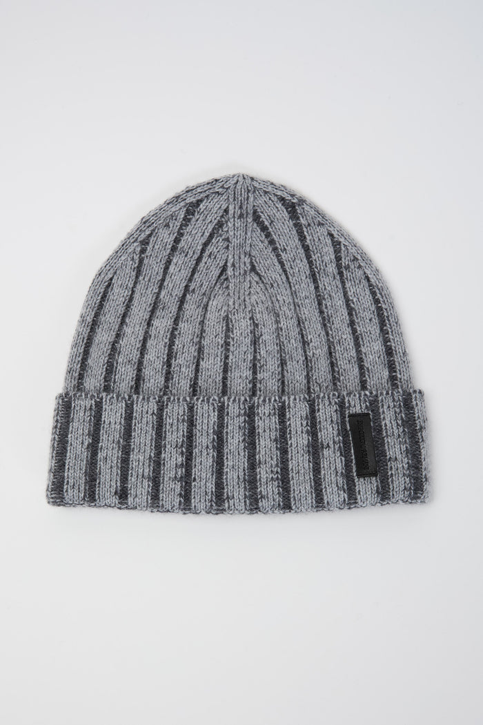 mutze-aus-woll-und-kaschmirmischung-mit-interrippenstrick-1