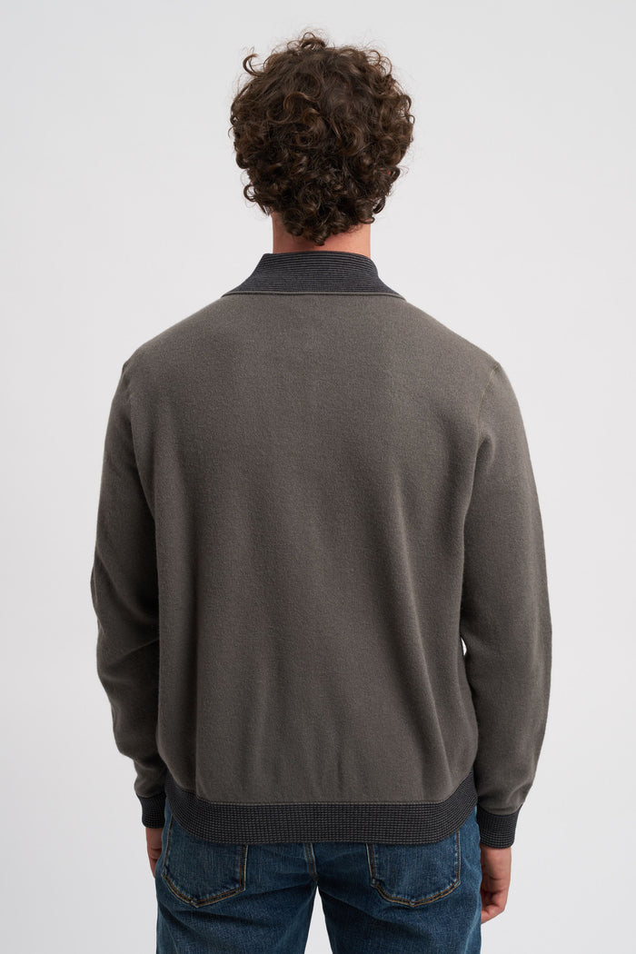 wollpullover-mit-gesticktem-logo-auf-der-brust-4