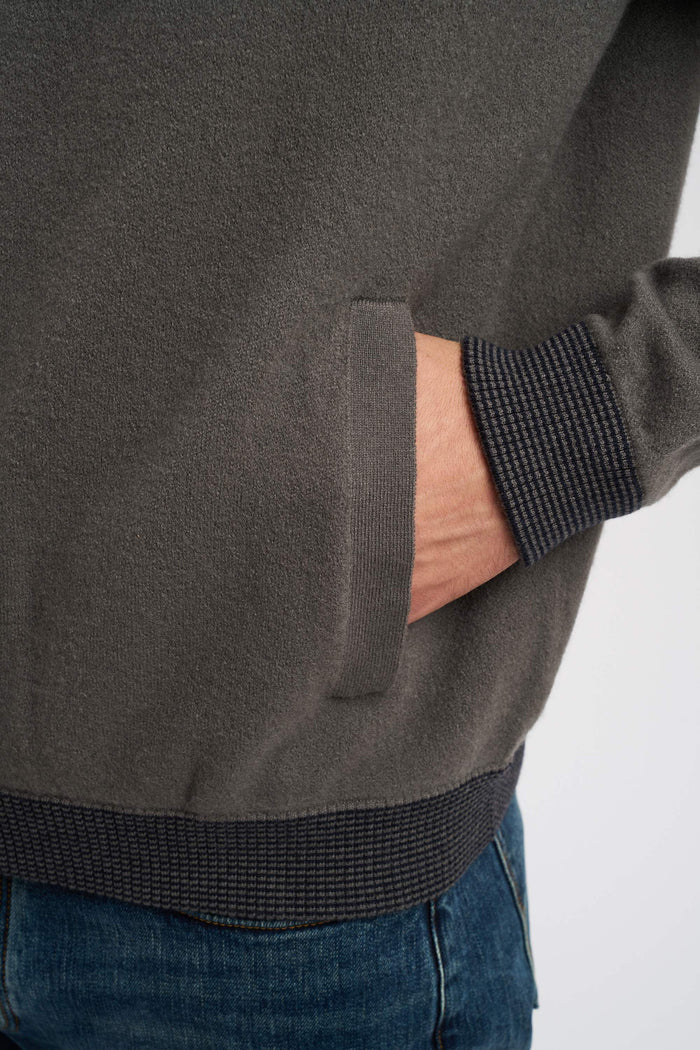 wollpullover-mit-gesticktem-logo-auf-der-brust-6