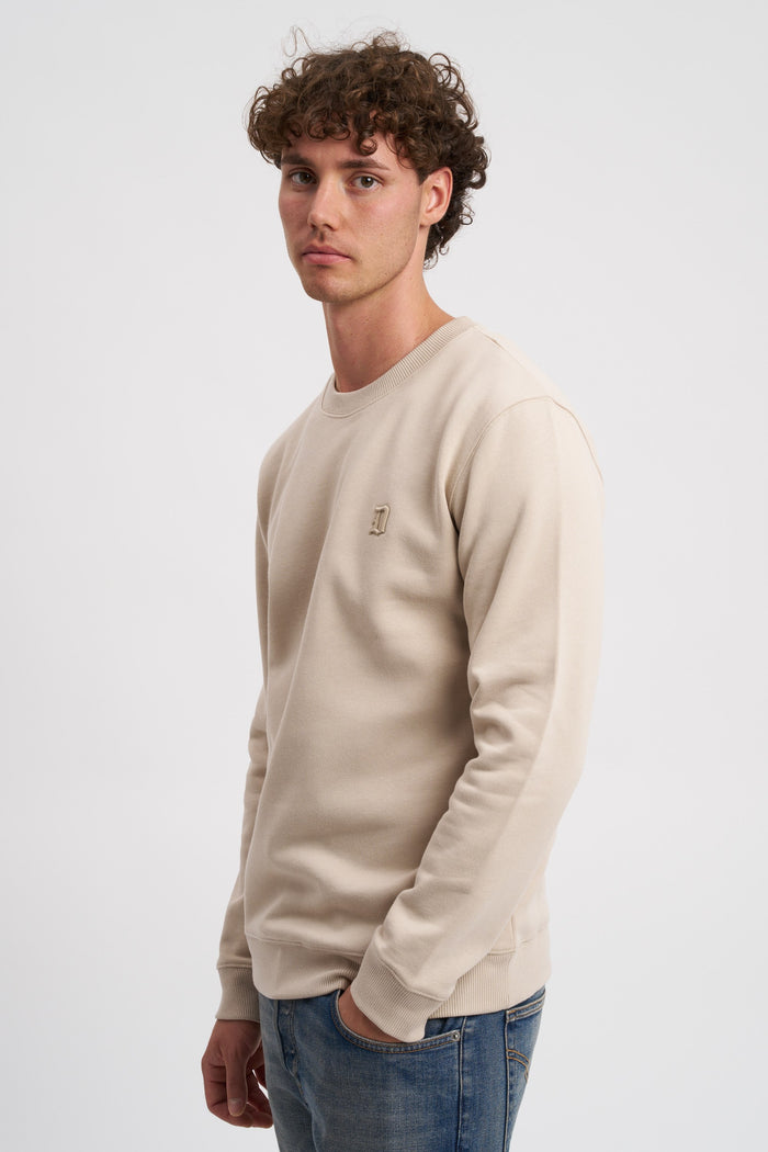 sweatshirt-mit-rundhalsausschnitt-und-gesticktem-logo-4