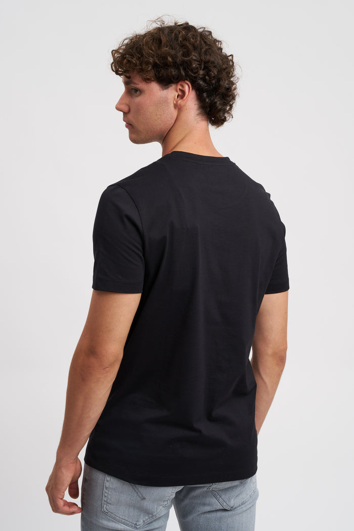 normales-t-shirt-mit-rundhalsausschnitt-aus-jersey-4