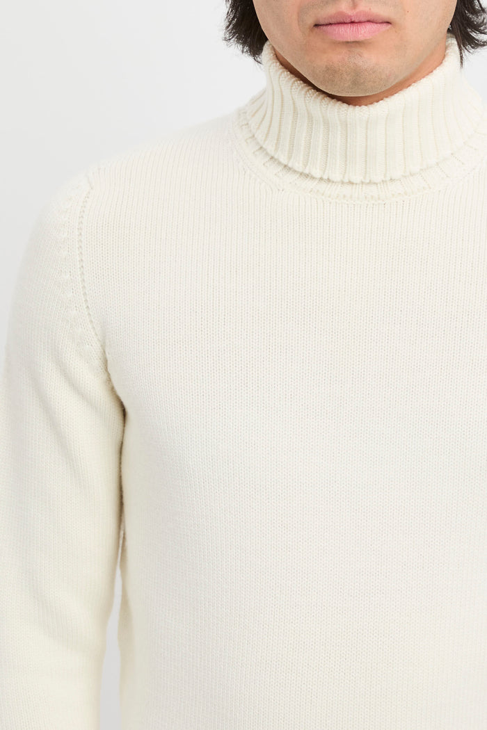 rollkragenpullover-aus-merinowolle-2