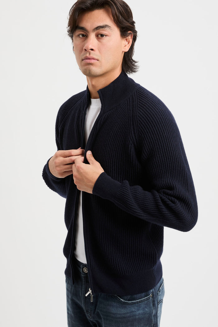 offener-pullover-mit-reissverschluss-5