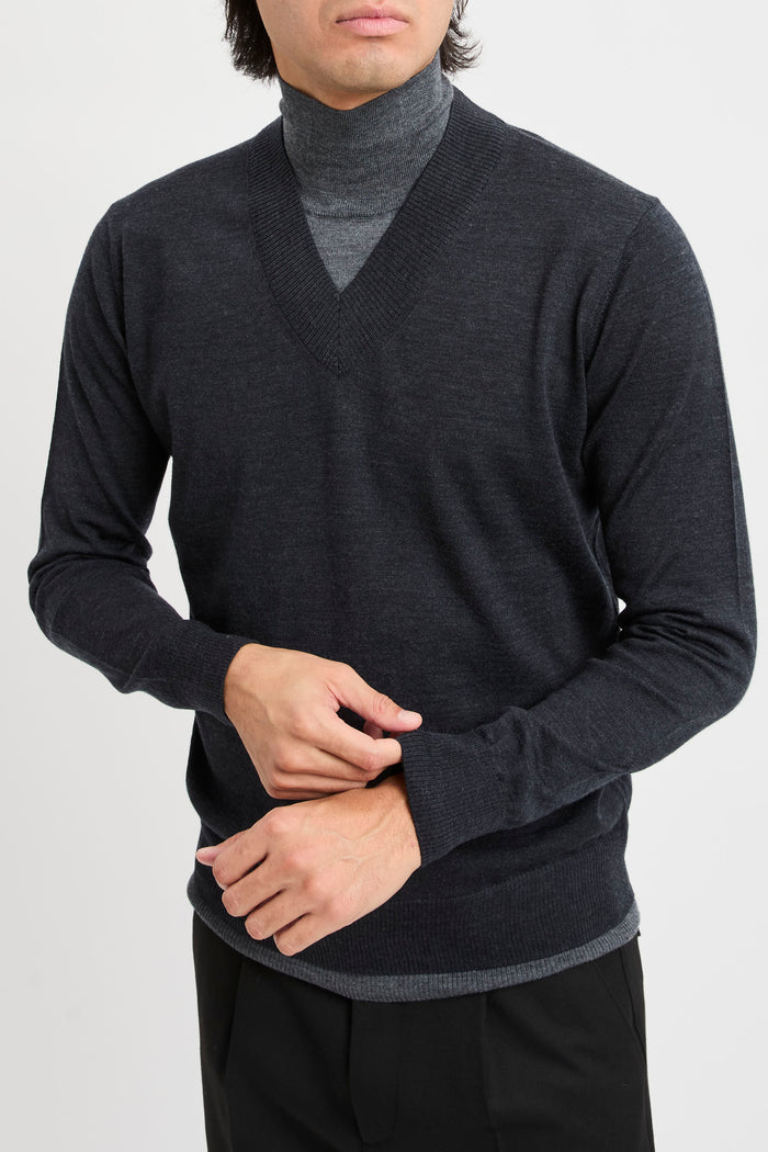 rollkragenpullover-mit-v-ausschnitt-4