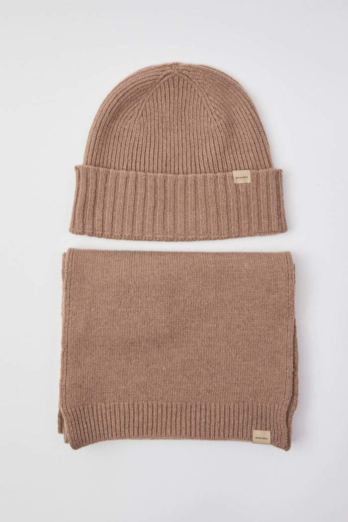 set-regalo-con-berretto-e-sciarpa-in-misto-lana-1