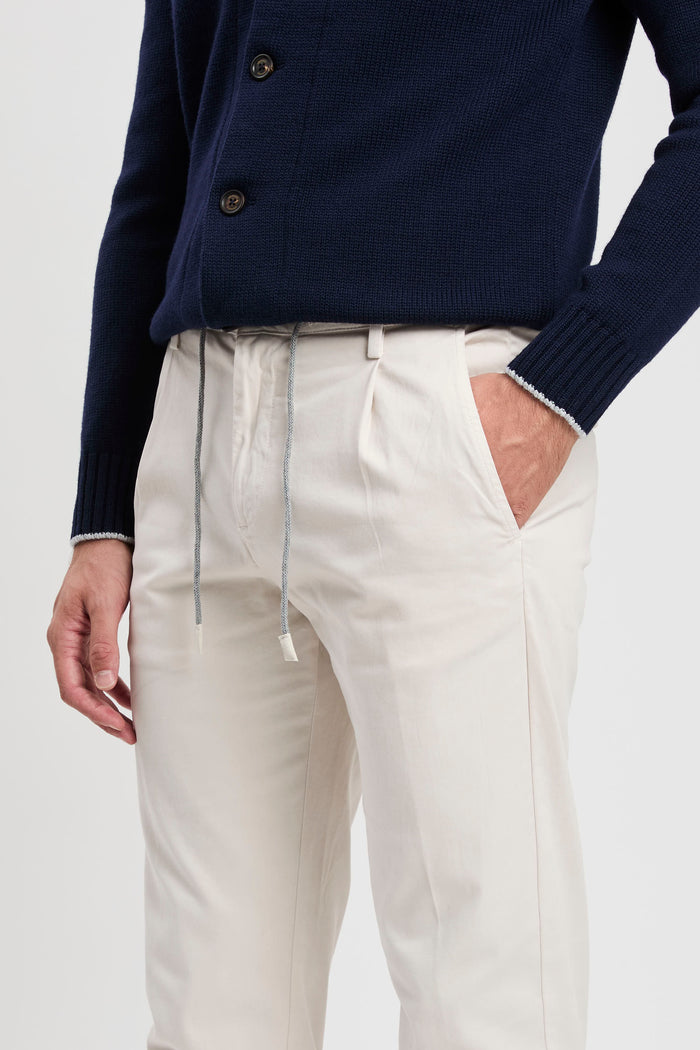 pantalone-con-pince-in-cotone-stretch-3