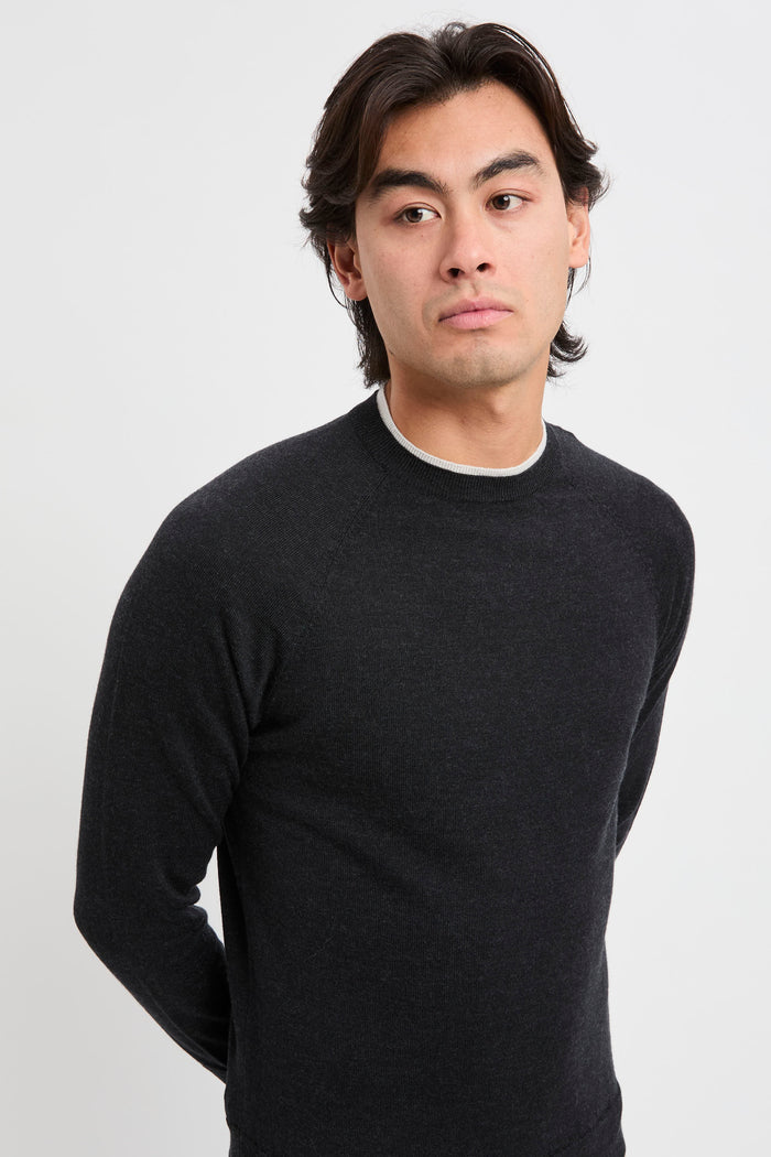 maglia-girocollo-con-profili-a-contrasto-4