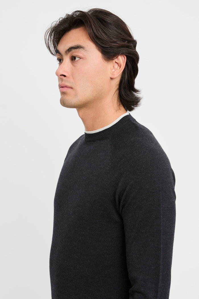 maglia-girocollo-con-profili-a-contrasto-5