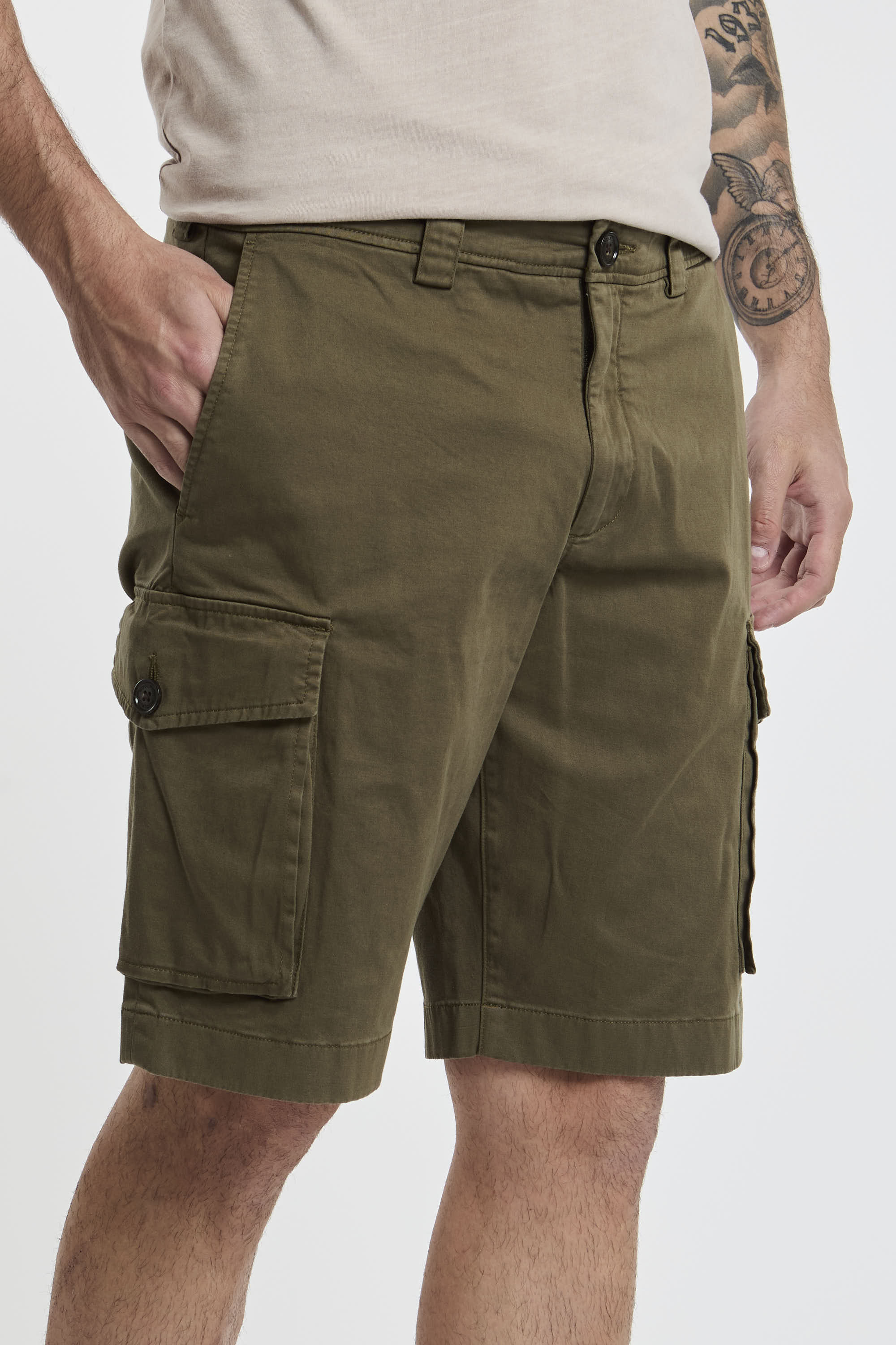 Woolrich Dyed Cotton Stretch Bermuda Cargo Shorts Green-4