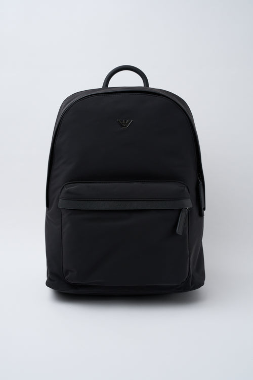 Zaino in nylon riciclato con logo e tasca anteriore