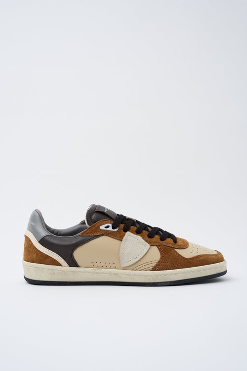 Sneaker