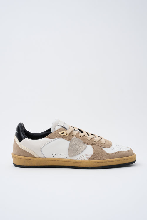 Sneaker