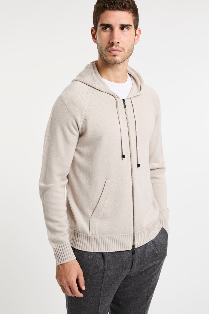 beige-drumohr-sweaters-7