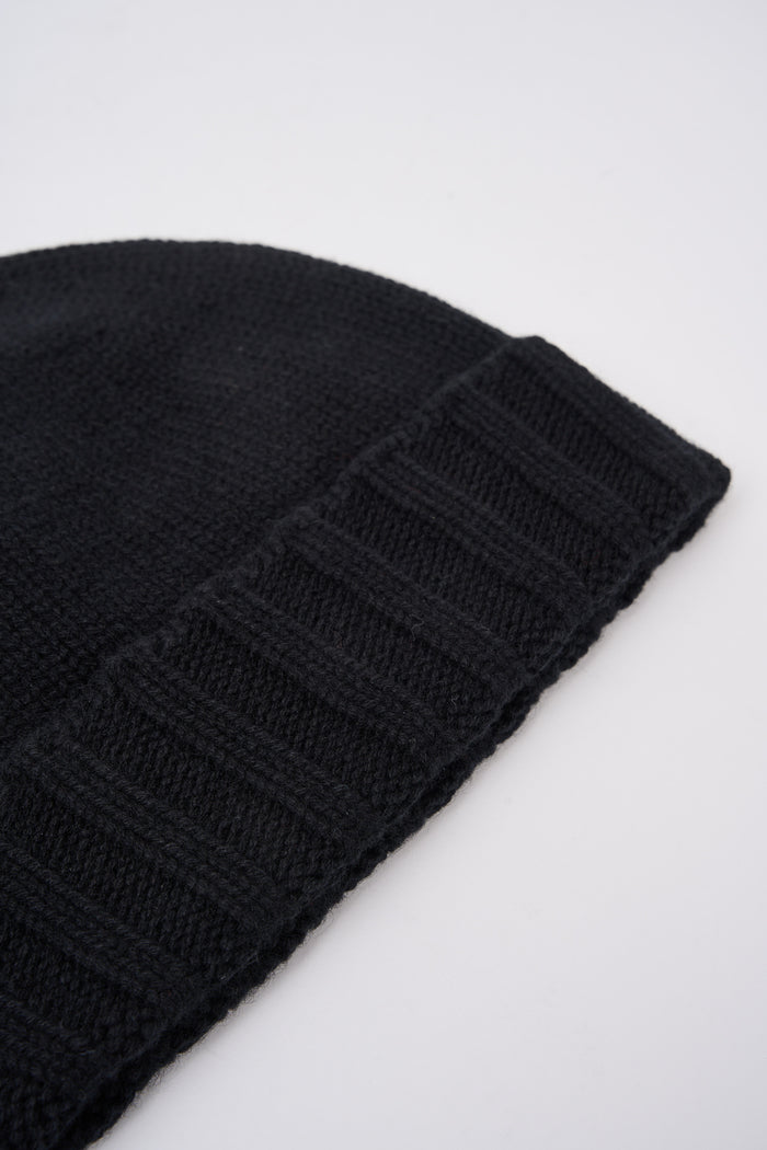 drumohr-black-cashmere-beanie-2