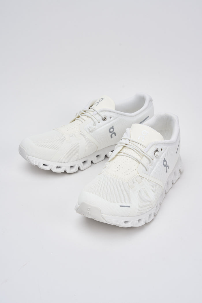 cloud-5-woven-fabric-white-sneakers-on-7