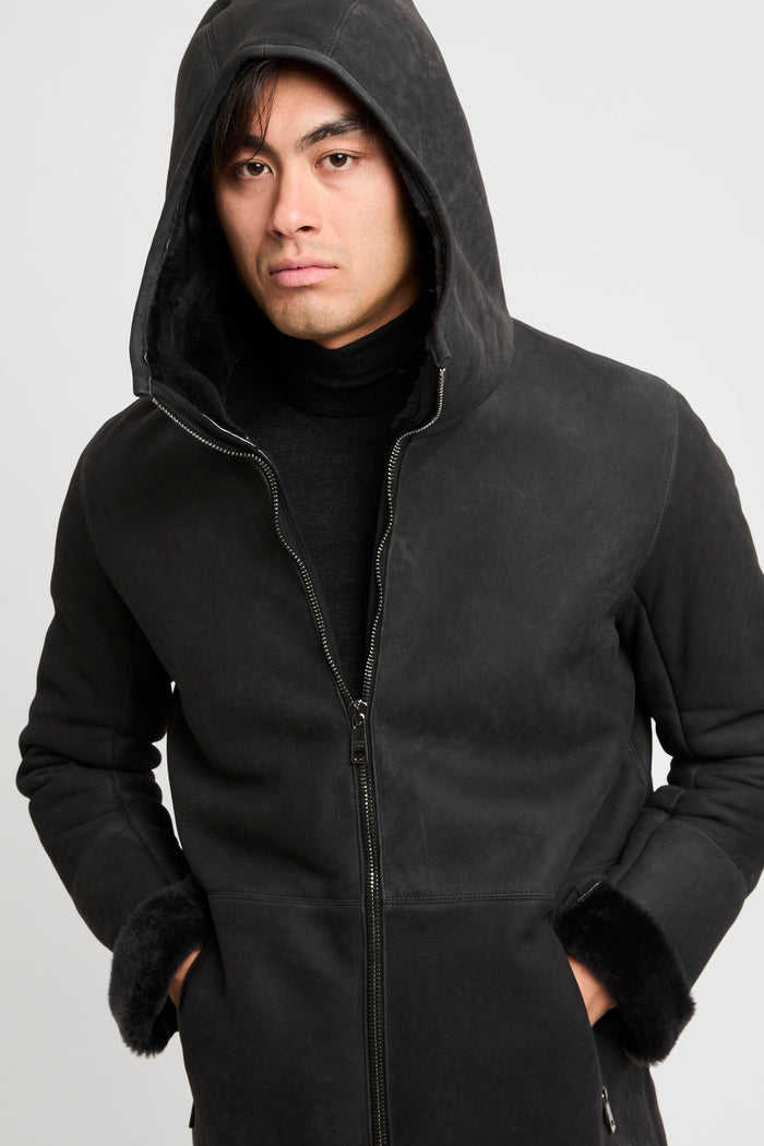 montone-lungo-con-cappuccio-in-pelle-dagnello-2