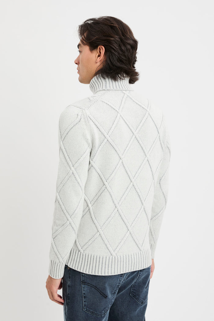 rollkragenpullover-aus-rauten-jacquard-4