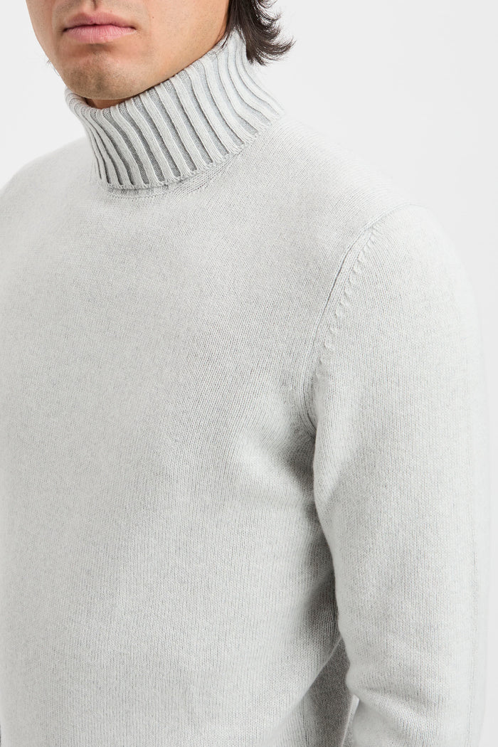 rollkragenpullover-aus-woll-und-kaschmirmischung-4