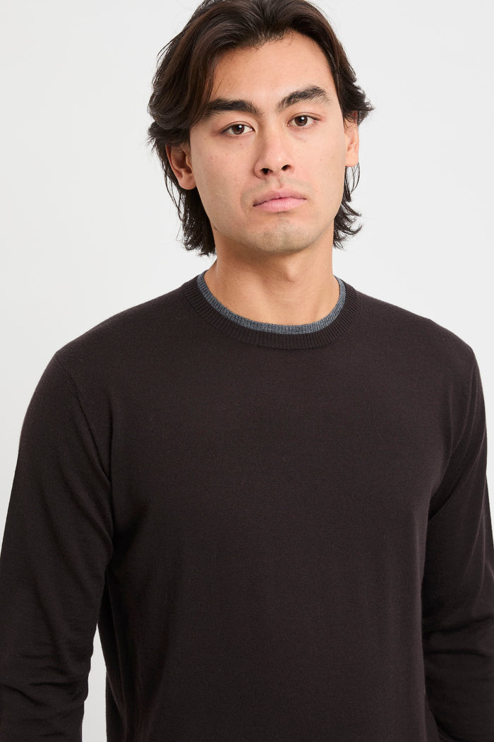 maglia-girocollo-con-profili-a-contrasto-5