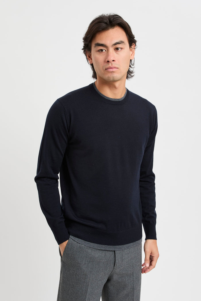 crew-neck-sweater-with-contrasting-profiles-1