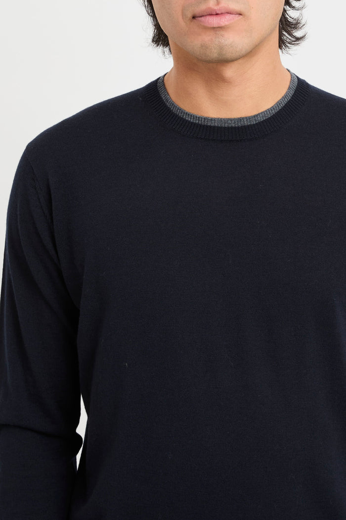 crew-neck-sweater-with-contrasting-profiles-6