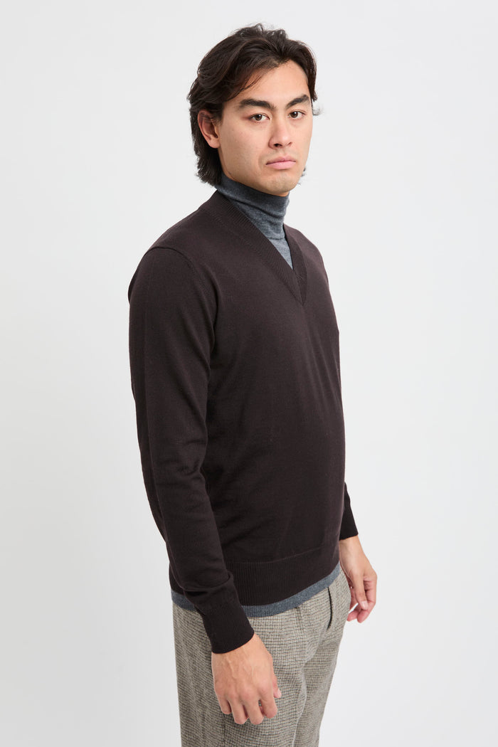 maglia-dolcevita-con-scollo-a-v-5