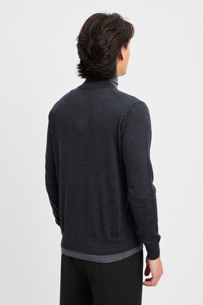 maglia-dolcevita-con-scollo-a-v-5