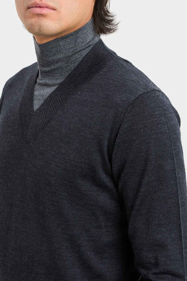 Maglia dolcevita con scollo a V - 6