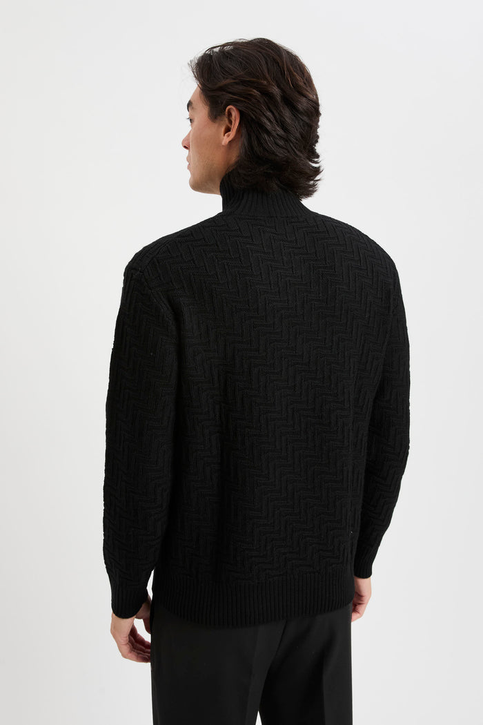 rollkragenpullover-mit-diagonalen-maschen-5