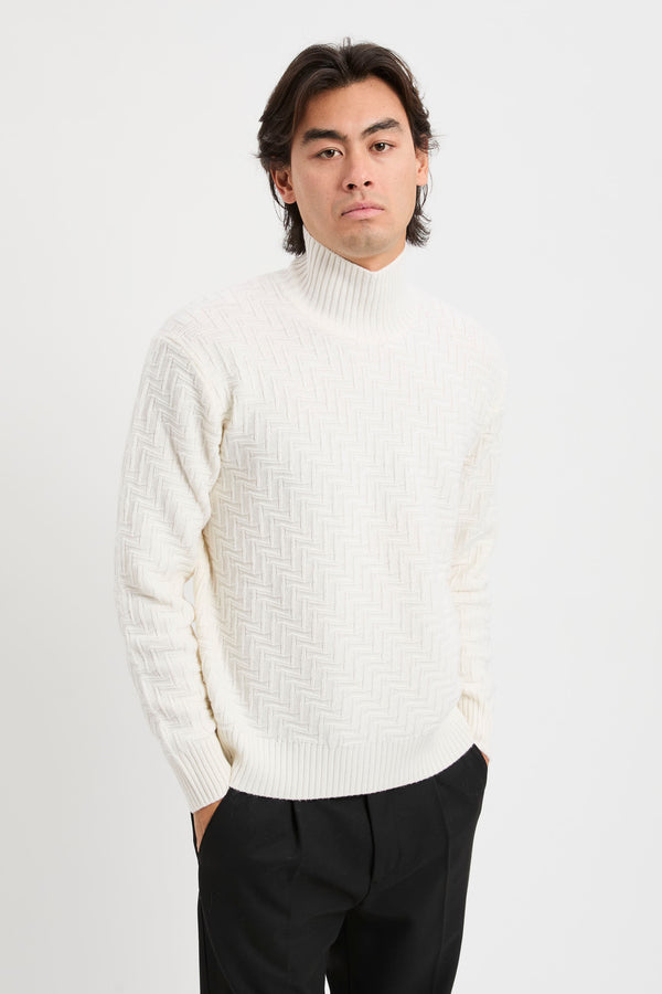 Rollkragenpullover mit diagonalen Maschen - 4