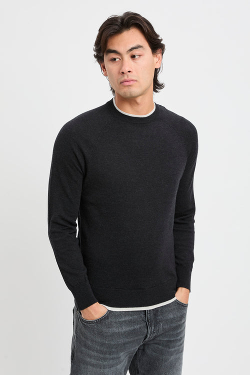 Crew neck sweater with contrasting profiles