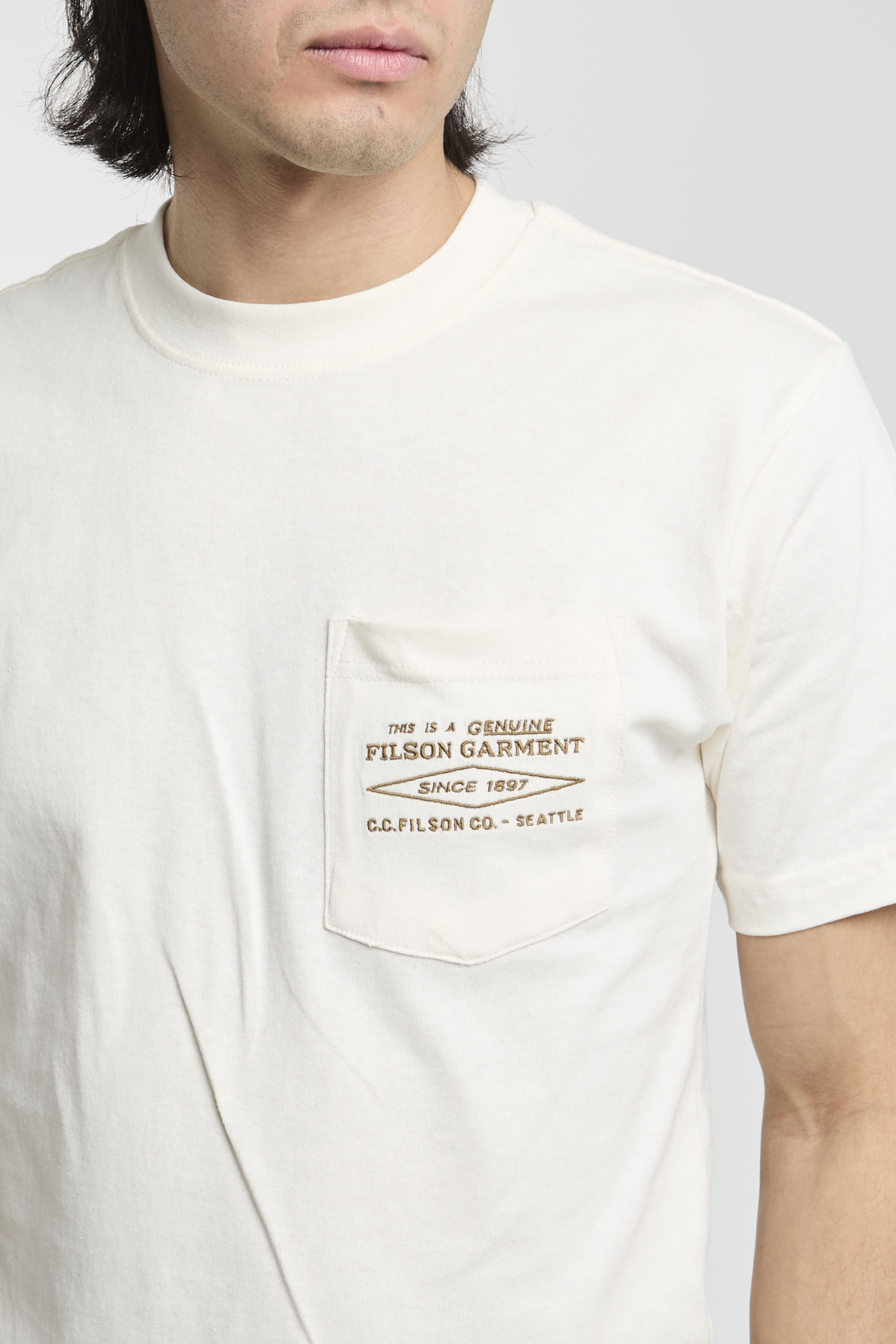 T-shirt con taschino ricamato-3