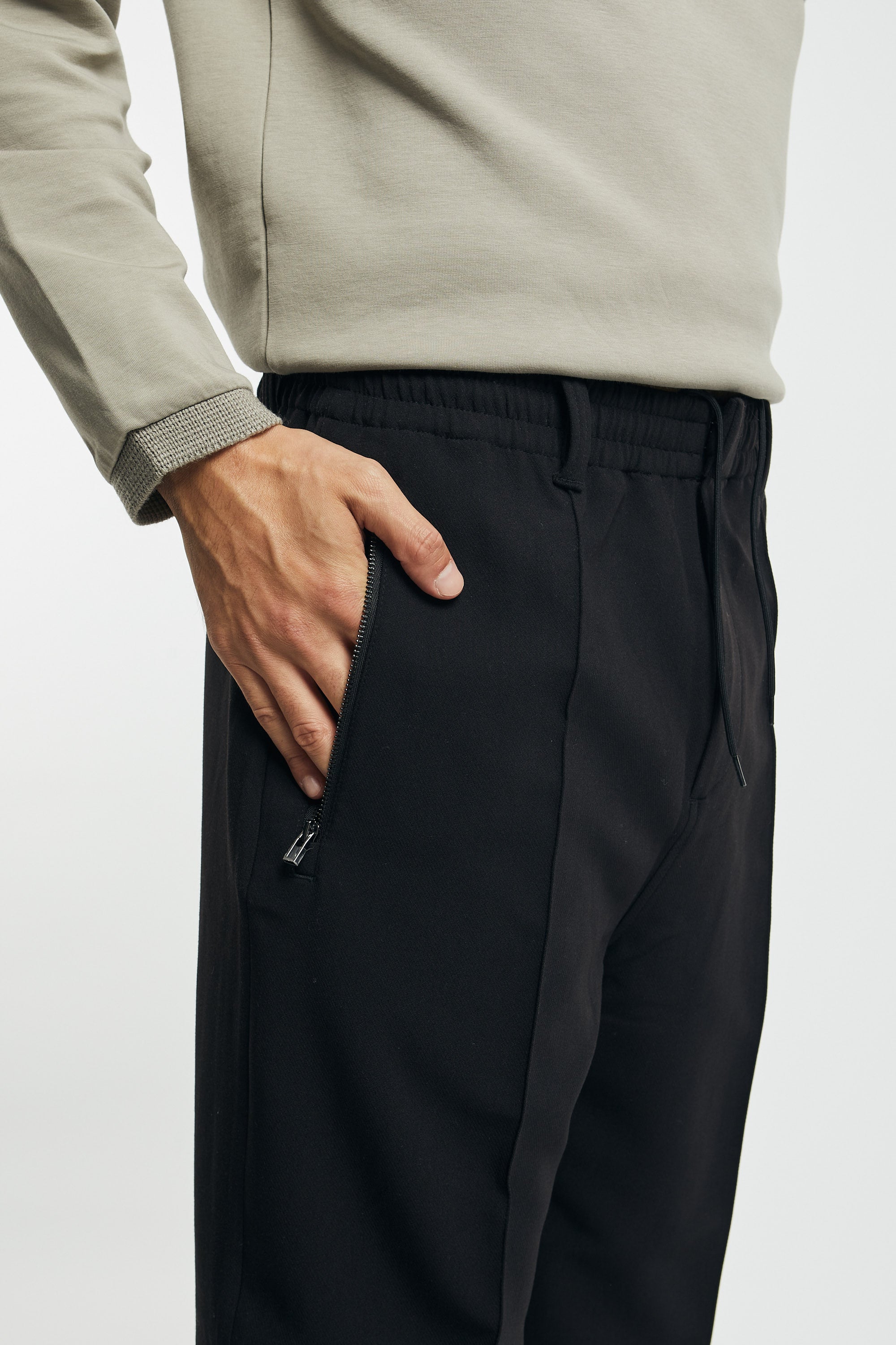 Pantaloni con nervature centrali e fondo elastico in misto viscosa soft-3